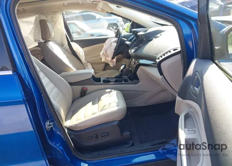 2019 Ford Escape Titanium z USA, uszkodzony, nr VIN 1FMCU0J92KUA58519